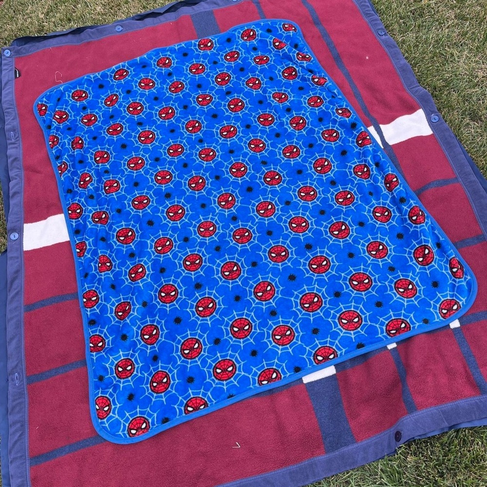 Marvel Spider-Man Spidey web monogram face fleece kids blanket 100% polyester
